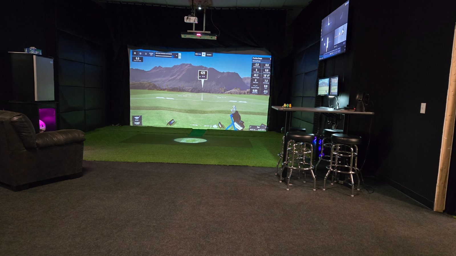 Premium simulator suite with sofa and screen